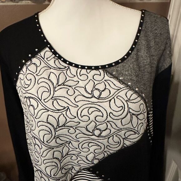 Alfred Dunner Black and White Asymmetrical Blouse NWT 3x - Picture 2 of 7